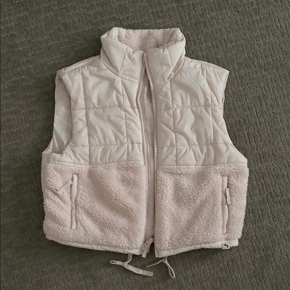 Cropped Quilted Vest - Picture 1 of 1